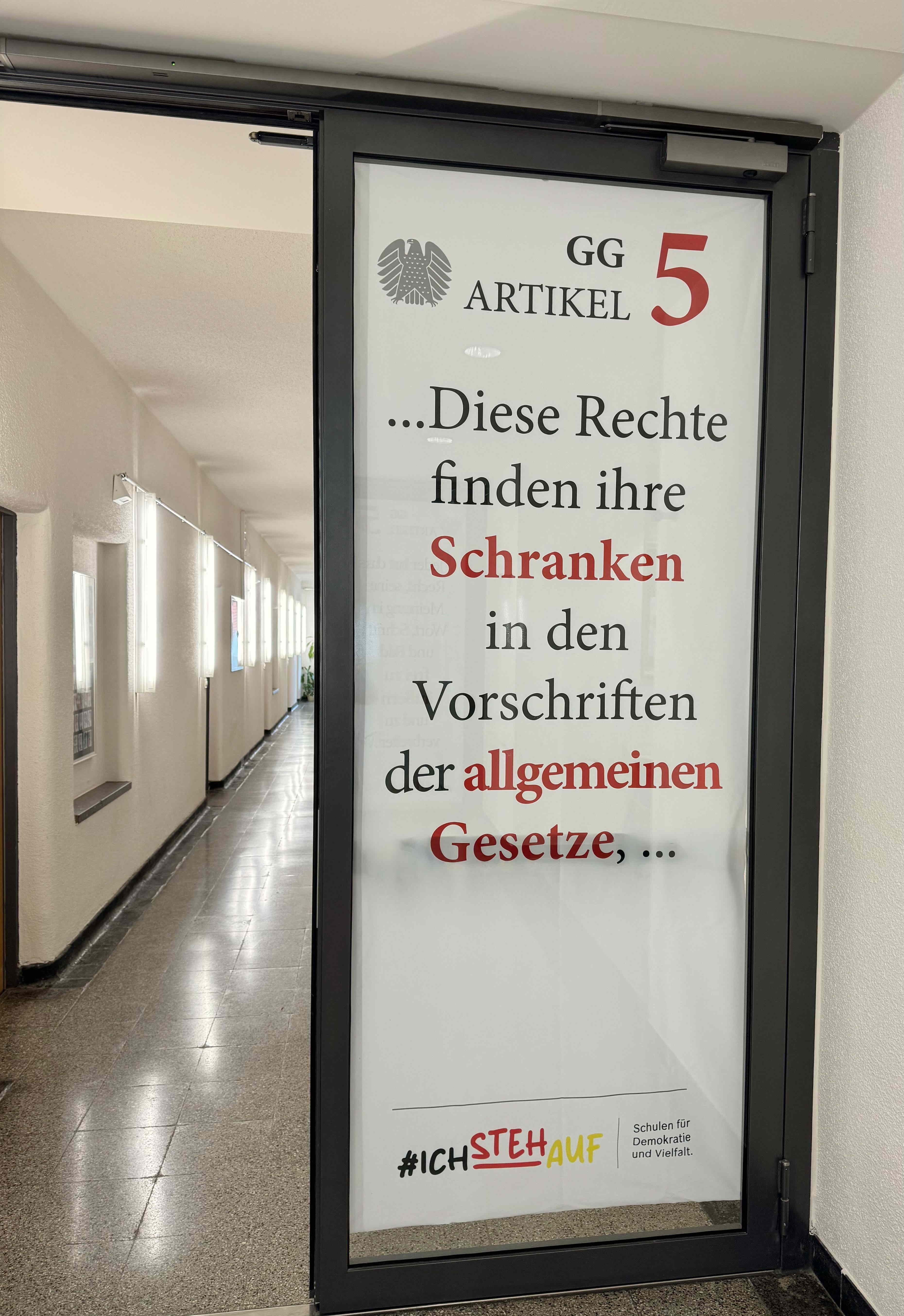 T&uuml;rbanner zu Art. 5 GG 2